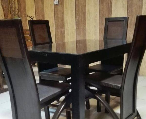 میز و صندلى چوبى