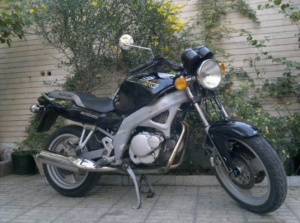 یک عدد سوزوکی 250 suzuki 250