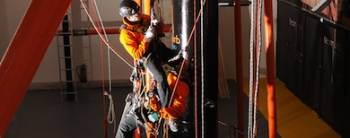 استخدام نیروی انسانی (کار در ارتفاع- دسترسی باطناب) ROPE ACCESS