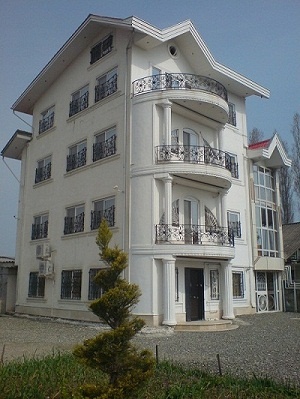 3-story three-unit luxury apartment in Roodsar Coast.