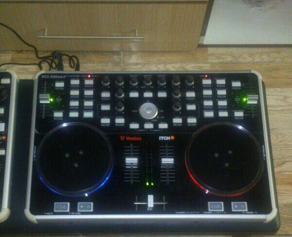 DJ CONTROLLER