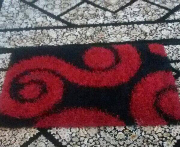 گلیم فرش مشکی قرمز