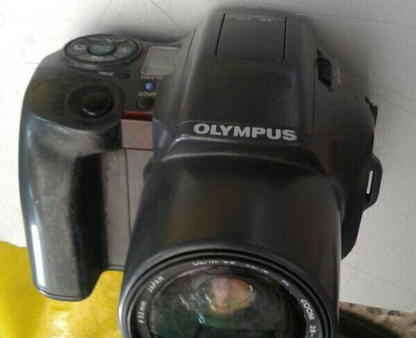 دوربین عکاسی OLYMPUS باطری ندارد