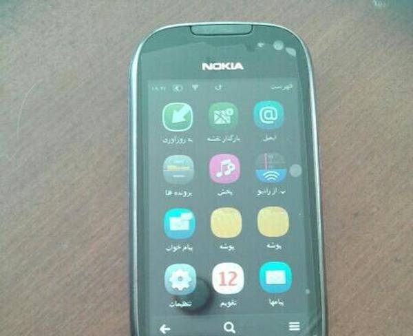 Nokia 701 در حد نو